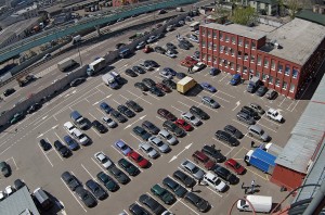 В центре Москвы начинает действовать пилотная зона платной парковки