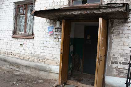 Жители дома в Ивантеевке проходят в подъезд по отпечаткам пальцев