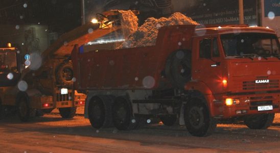 На дорогах Ульяновска активизирована очистка ливнёвых колодцев