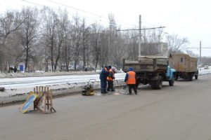 На дорогах Ульяновска ведётся ямочный ремонт с применением холодного асфальтобетона