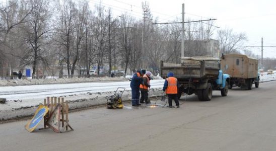 На дорогах Ульяновска ведётся ямочный ремонт с применением холодного асфальтобетона