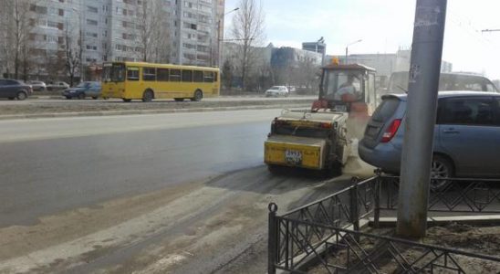 13 апреля во всех районах города Ульяновска ведётся ямочный ремонт дорог
