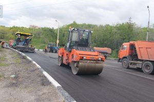 На центральных магистралях Ульяновска ведётся обновление дорожного полотна