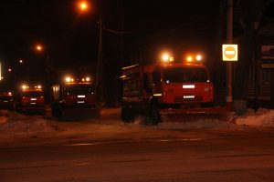 В ночь на 2 декабря в дорожно-уборочных работах на улицах Ульяновска принимало участие 102 единицы спецтехники