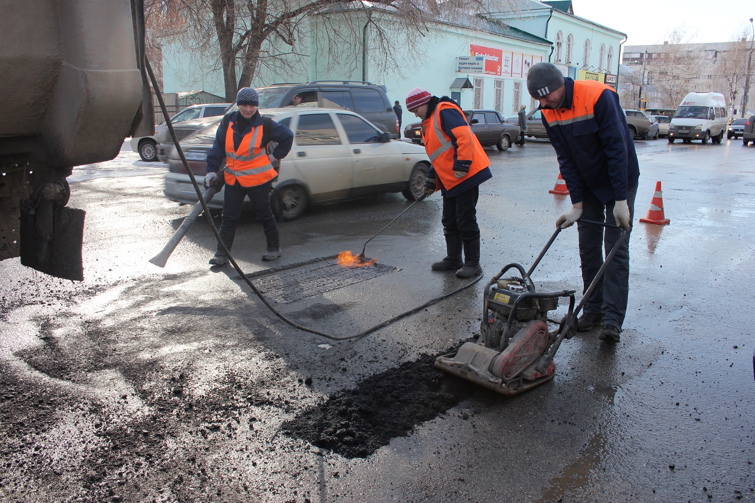 Ремонт ульяновск. Дорожники готовят к зиме. УТС Ульяновск дорожники. Дворники Дорремстрой Ульяновск. Магистраль Ульяновск директор.