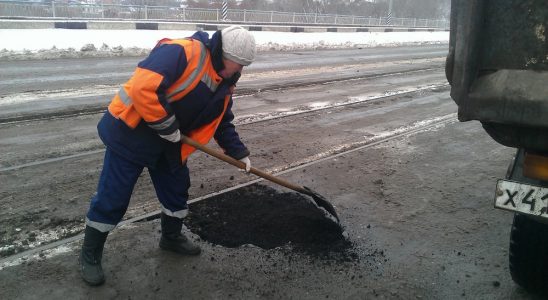 Сегодня днём ямочный ремонт дорог ведётся во всех районах Ульяновска