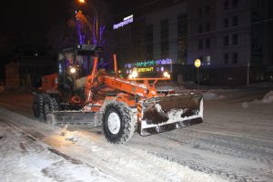 Ульяновские дорожники борются с последствиями снегопада и метели