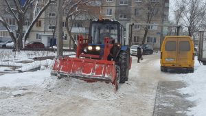 Ульяновские дворы очищают от наледи и сосулек