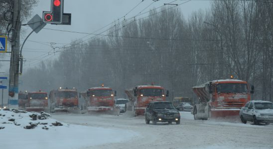 Дороги Ульяновска очищают 76 спецмашин