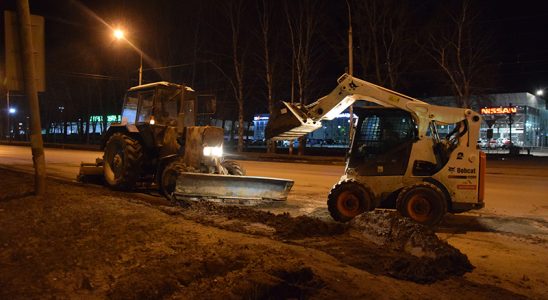 В ночь с 12 на 13 апреля улицы Ульяновска очищали и ремонтировали 37 едениц спецтехники