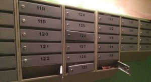 Кто должен ремонтировать почтовые ящики в подъездах?